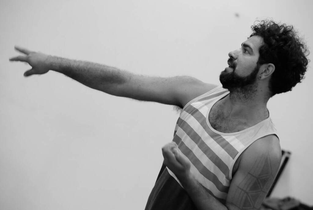 Moções de apoio a Kleber Damaso, professor da UFG, provocam reflexão sobre capacitismo e trabalho na dança