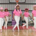Dança reúne mulheres que enfrentaram o câncer de mama em ação de conscientização nos Estados Unidos